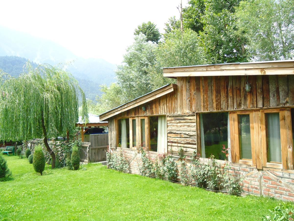 Volga Hotel Pahalgam Exterior photo