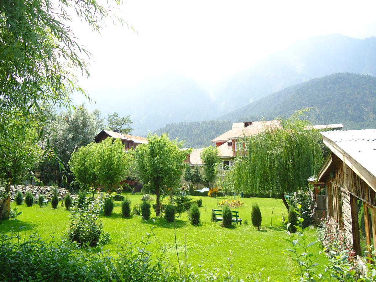 Volga Hotel Pahalgam Exterior photo