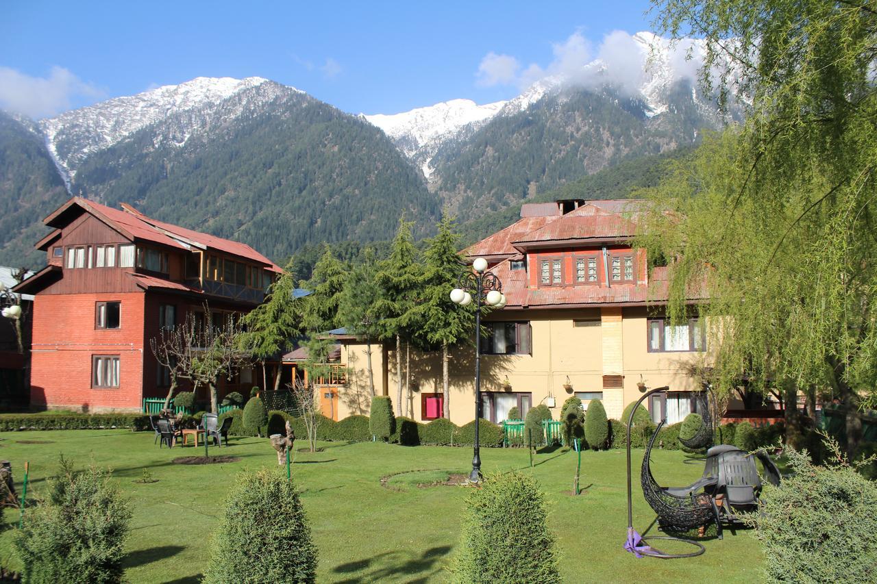 Volga Hotel Pahalgam Exterior photo