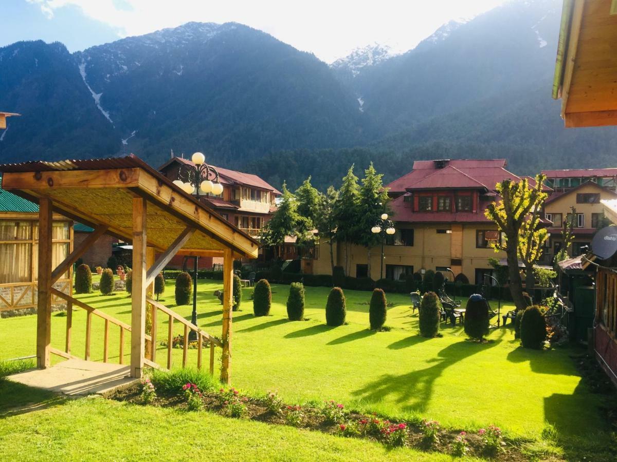 Volga Hotel Pahalgam Exterior photo