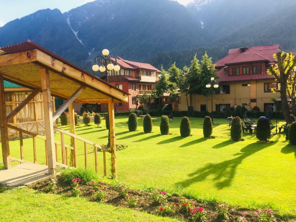 Volga Hotel Pahalgam Exterior photo