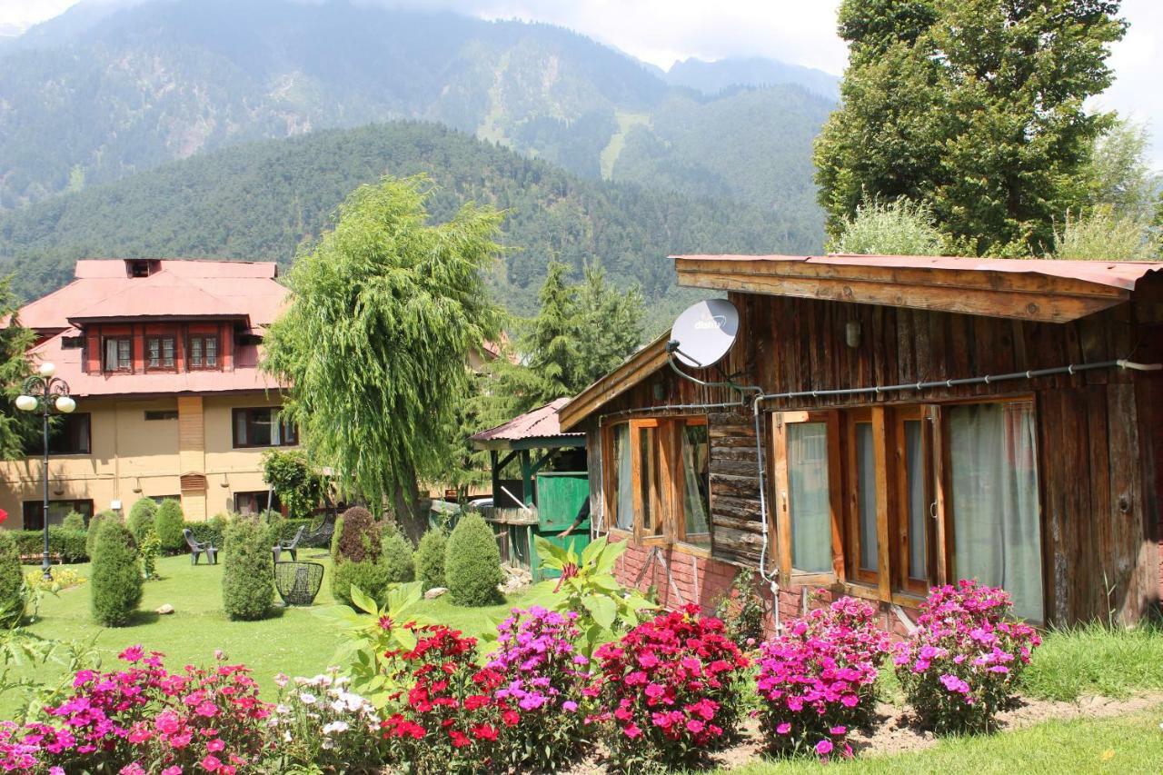 Volga Hotel Pahalgam Exterior photo