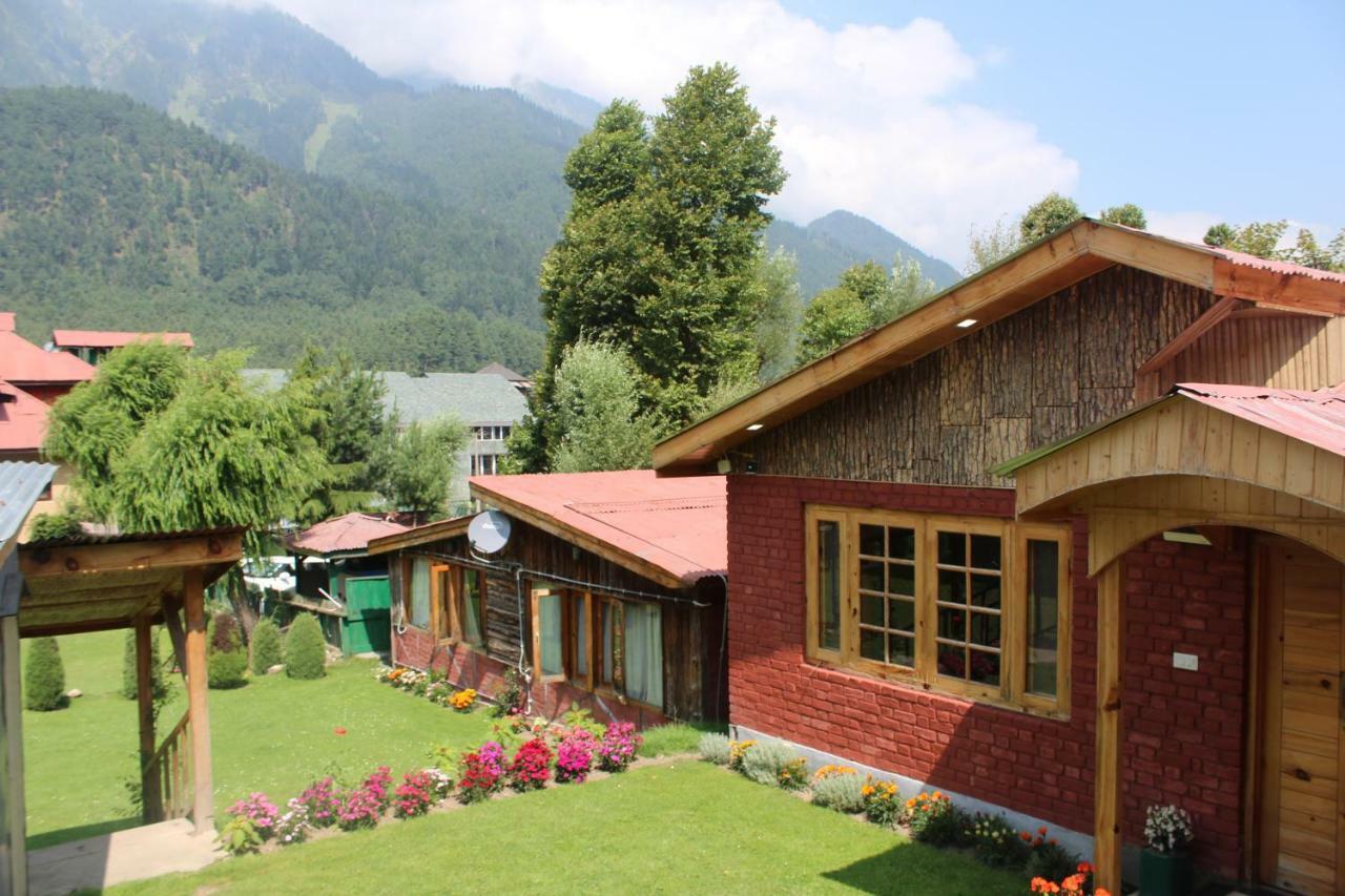 Volga Hotel Pahalgam Exterior photo