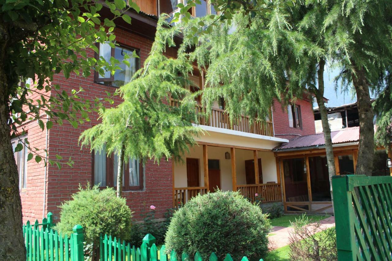 Volga Hotel Pahalgam Exterior photo